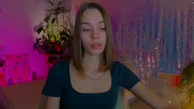 Snapshot of poli__ chatting on 12.19.24 poli   online show from 12.19.24