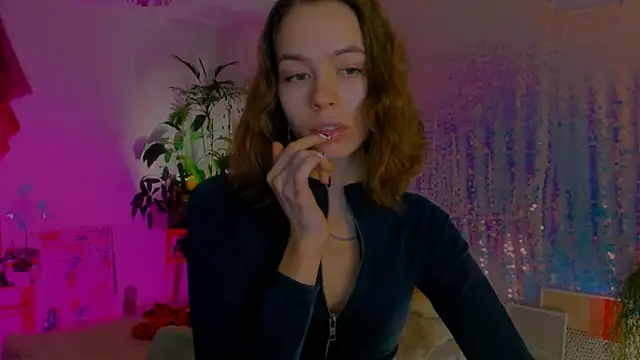 Snapshot of poli__ chatting on 12.21.24 poli   online show from 12.21.24