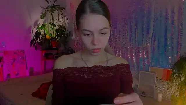 Snapshot of poli__ chatting on 12.21.24 poli   online show from 12.21.24