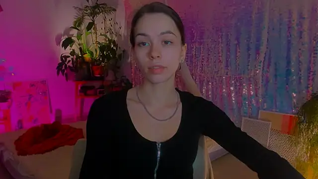 Snapshot of poli__ chatting on 12.23.24 poli   online show from 12.23.24