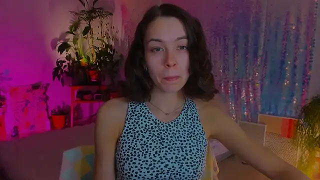 Snapshot of poli__ chatting on 12.23.24 poli   online show from 12.23.24