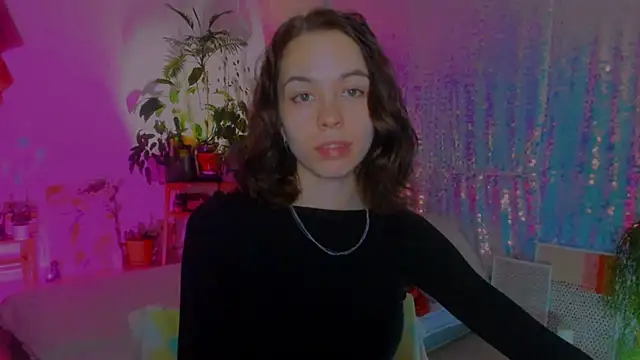 Snapshot of poli__ chatting on 12.25.24 poli   online show from 12.25.24