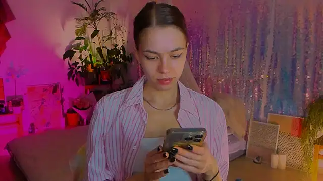 Snapshot of poli__ chatting on 01.10.25 poli   online show from 01.10.25