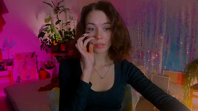 Snapshot of poli__ chatting on 01.14.25 poli   online show from 01.14.25