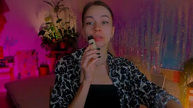 Snapshot of poli__ chatting on 01.19.25 poli   online show from 01.19.25