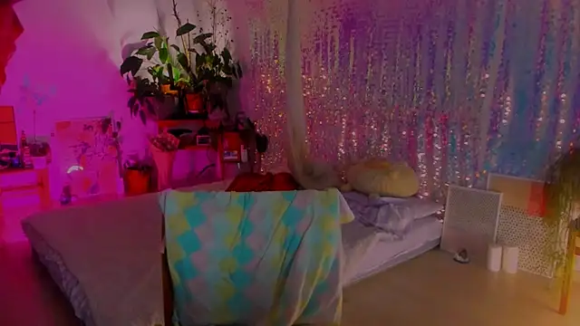 Snapshot of poli__ chatting on 01.31.25 poli   online show from 01.31.25