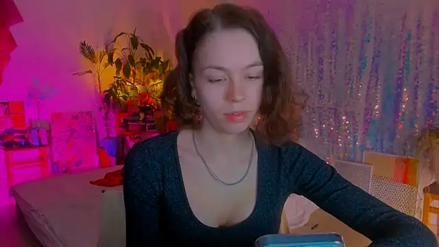 Snapshot of poli__ chatting on 03.17.25 poli   online show from 03.17.25