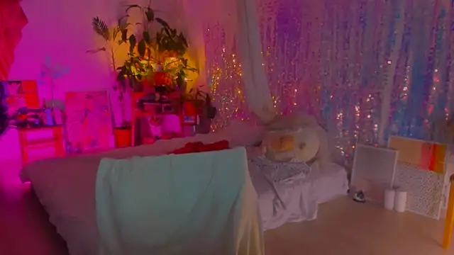 Snapshot of poli__ chatting on 03.18.25 poli   online show from 03.18.25