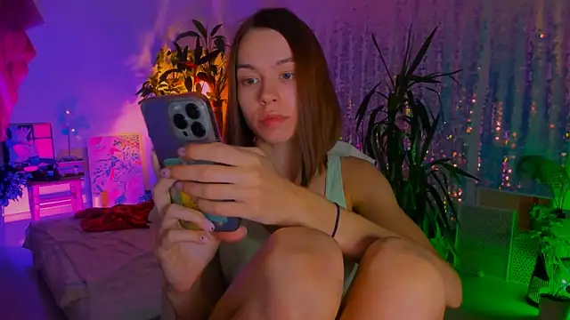 Snapshot of poli__ chatting on 09.22.25 poli   online show from 09.22.25