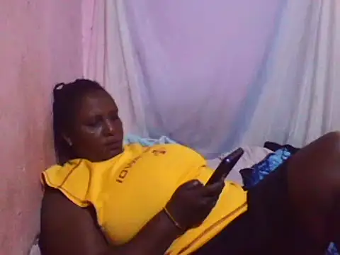 Snapshot of big_clits chatting on 03.13.25 big clits online show from 03.13.25