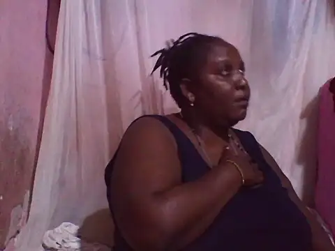 Snapshot of big_clits chatting on 09.22.25 big clits online show from 09.22.25