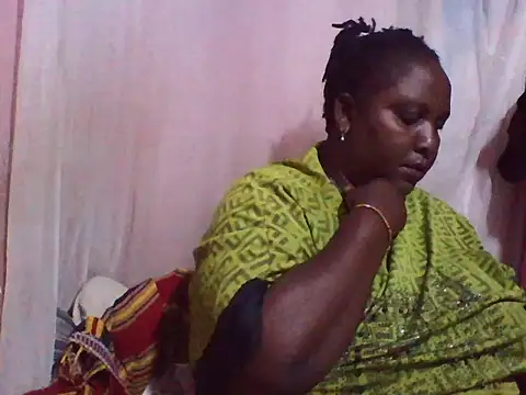 Snapshot of big_clits chatting on 10.06.25 big clits online show from 10.06.25