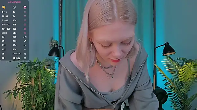 Snapshot of _Rude_Girl_ chatting on 02.16.25 Rude Girl online show from 02.16.25