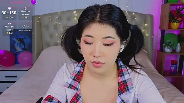 Snapshot of Wendy__Hills chatting on 02.01.25 Wendy Hills online show from 02.01.25