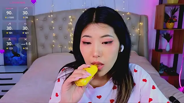 Snapshot of Wendy__Hills chatting on 03.10.25 Wendy Hills online show from 03.10.25