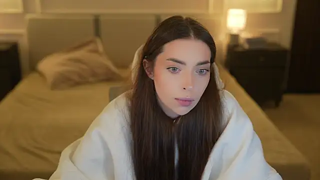 Snapshot of Kate054 chatting on 10.12.25 Kate054 online show from 10.12.25