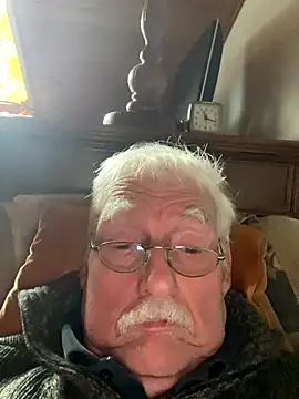 Snapshot of Steffibi1954 chatting on 11.02.25 Steffibi1954 online show from 11.02.25