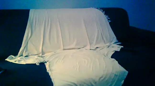 Snapshot of CrisSexShy chatting on 03.17.25 CrisSexShy online show from 03.17.25