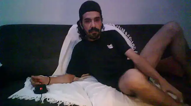 Snapshot of CrisSexShy chatting on 03.18.25 CrisSexShy online show from 03.18.25