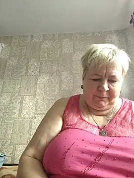 Snapshot of EffectFiona chatting on 01.11.25 EffectFiona online show from 01.11.25
