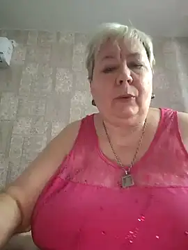Snapshot of EffectFiona chatting on 01.13.25 EffectFiona online show from 01.13.25