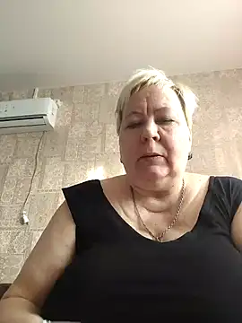 Snapshot of EffectFiona chatting on 01.15.25 EffectFiona online show from 01.15.25