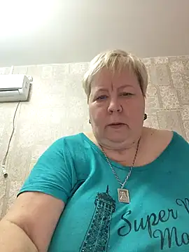 Snapshot of EffectFiona chatting on 01.17.25 EffectFiona online show from 01.17.25