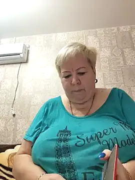 Snapshot of EffectFiona chatting on 01.21.25 EffectFiona online show from 01.21.25