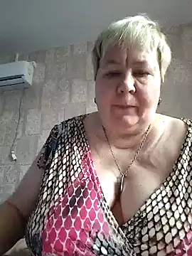 Snapshot of EffectFiona chatting on 01.25.25 EffectFiona online show from 01.25.25