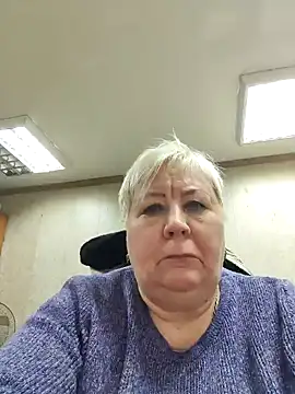 Snapshot of EffectFiona chatting on 01.30.25 EffectFiona online show from 01.30.25