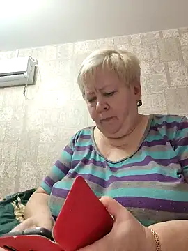 Snapshot of EffectFiona chatting on 02.12.25 EffectFiona online show from 02.12.25