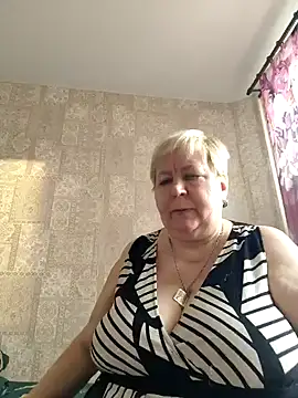 Snapshot of EffectFiona chatting on 02.16.25 EffectFiona online show from 02.16.25