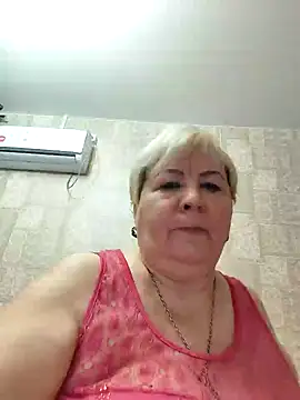 Snapshot of EffectFiona chatting on 02.24.25 EffectFiona online show from 02.24.25