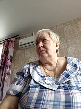 Snapshot of EffectFiona chatting on 02.27.25 EffectFiona online show from 02.27.25