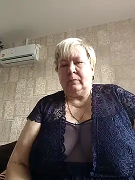 Snapshot of EffectFiona chatting on 02.28.25 EffectFiona online show from 02.28.25