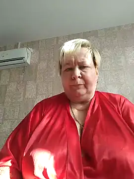 Snapshot of EffectFiona chatting on 03.04.25 EffectFiona online show from 03.04.25