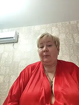Snapshot of EffectFiona chatting on 03.04.25 EffectFiona online show from 03.04.25