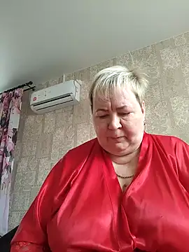Snapshot of EffectFiona chatting on 03.08.25 EffectFiona online show from 03.08.25