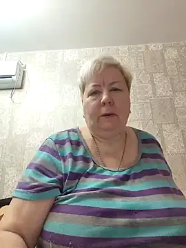 Snapshot of EffectFiona chatting on 03.16.25 EffectFiona online show from 03.16.25