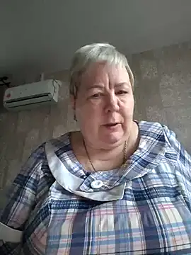 Snapshot of EffectFiona chatting on 03.20.25 EffectFiona online show from 03.20.25