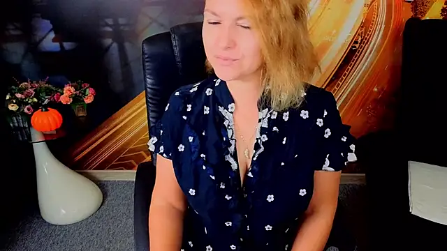 EmmaxPark online show from 11.17.25