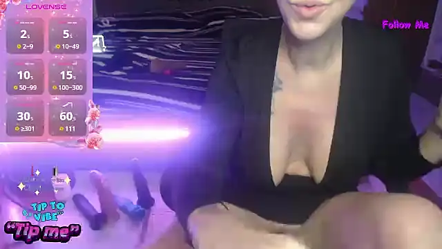 Snapshot of VenusX chatting on 03.09.25 VenusX online show from 03.09.25