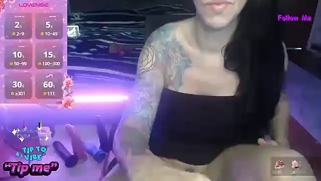 Snapshot of VenusX chatting on 03.10.25 VenusX online show from 03.10.25