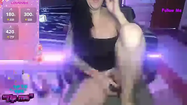 Snapshot of VenusX chatting on 03.10.25 VenusX online show from 03.10.25