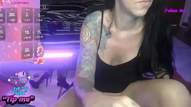 Snapshot of VenusX chatting on 03.21.25 VenusX online show from 03.21.25