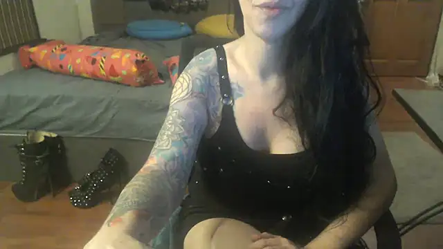 Snapshot of VenusX chatting on 09.18.25 VenusX online show from 09.18.25