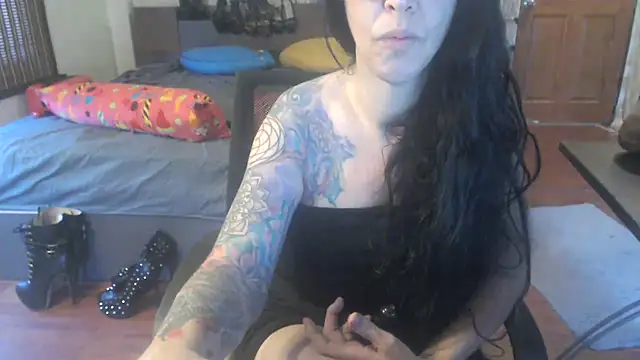 Snapshot of VenusX chatting on 09.21.25 VenusX online show from 09.21.25