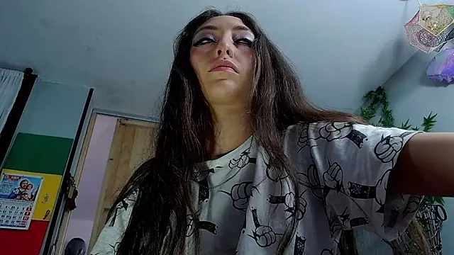 Snapshot of VickyJackson_ chatting on 03.18.25 VickyJackson online show from 03.18.25