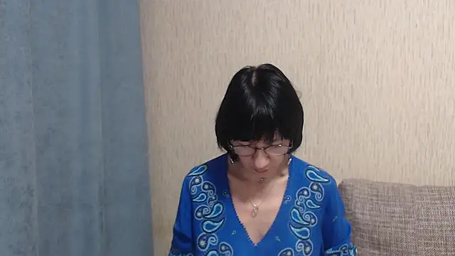 Erica95Bloom online show from 02.13.25