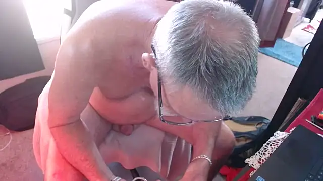 Snapshot of Daddysthick chatting on 09.13.25 Daddysthick online show from 09.13.25